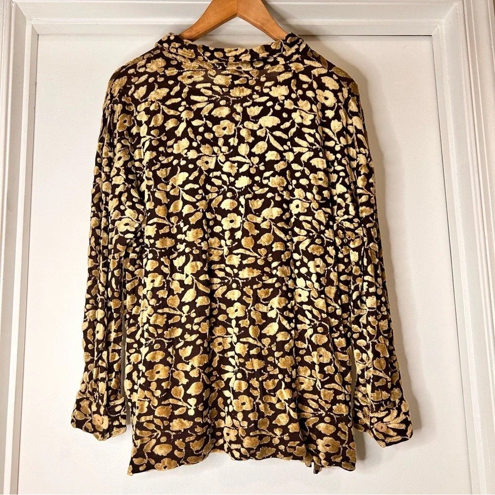 New York & Company Retro Brown and Gold Floral Top - Size Medium - Picture 5 of 10
